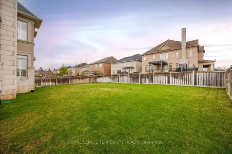 18 Dalmeny Drive Brampton ON L6X 0X3