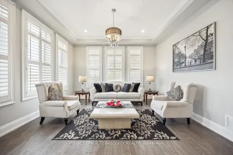 18 Dalmeny Drive Brampton ON L6X 0X3