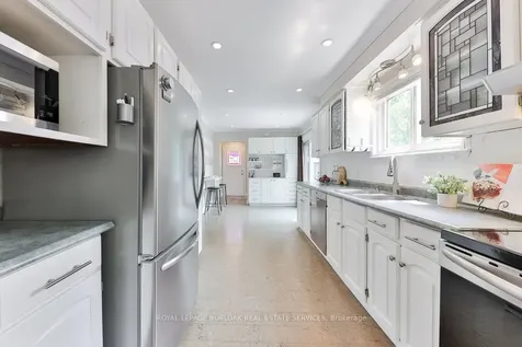 1496 Clinton Court Burlington ON L7M 1N2