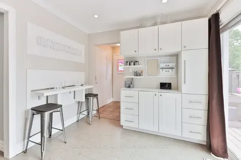 1496 Clinton Court Burlington ON L7M 1N2