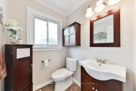 1496 Clinton Court Burlington ON L7M 1N2