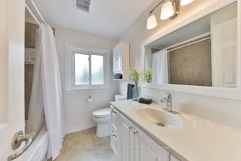 1496 Clinton Court Burlington ON L7M 1N2