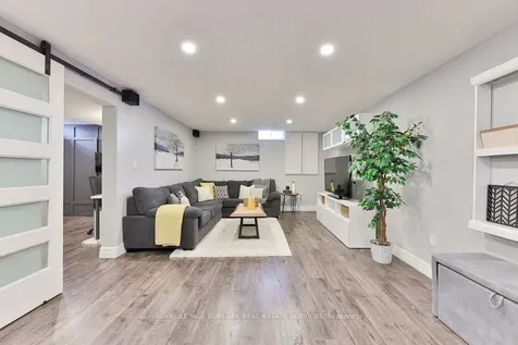 1496 Clinton Court Burlington ON L7M 1N2