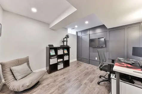 1496 Clinton Court Burlington ON L7M 1N2