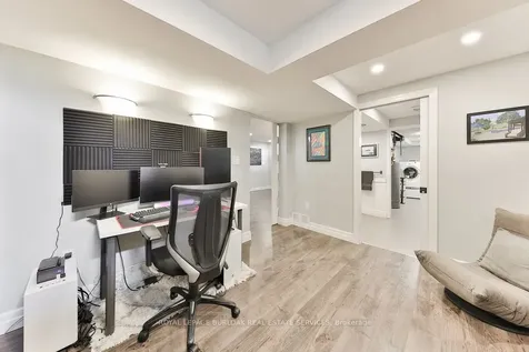 1496 Clinton Court Burlington ON L7M 1N2