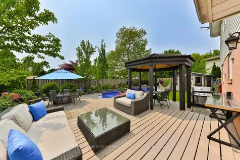 1496 Clinton Court Burlington ON L7M 1N2