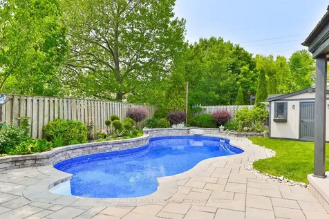 1496 Clinton Court Burlington ON L7M 1N2