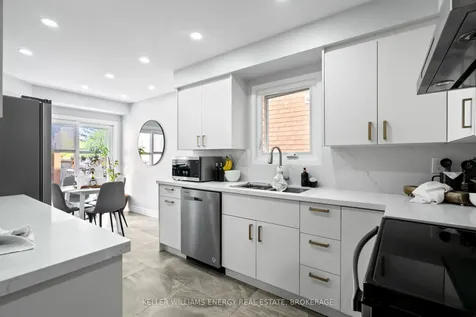 19 Woodstream Avenue Brampton ON L6R 1M7