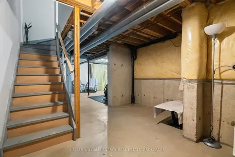 19 Woodstream Avenue Brampton ON L6R 1M7