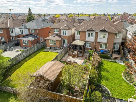 19 Woodstream Avenue Brampton ON L6R 1M7