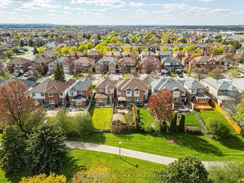 19 Woodstream Avenue Brampton ON L6R 1M7