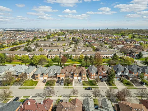 19 Woodstream Avenue Brampton ON L6R 1M7