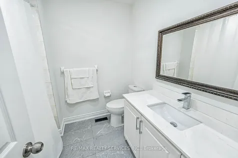 204 Lockwood Road Brampton ON L6Y 4Y4