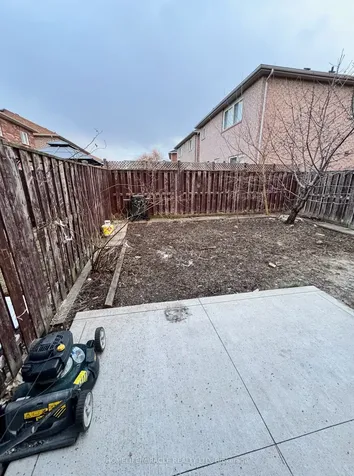 8 Silver Egret Road Brampton ON L7A 2Z9