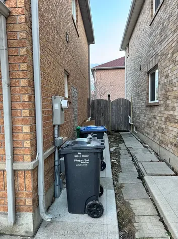 8 Silver Egret Road Brampton ON L7A 2Z9