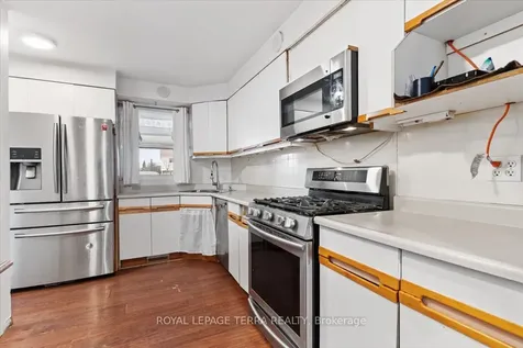 276 Royal Salisbury Way Brampton ON L6V 3H4