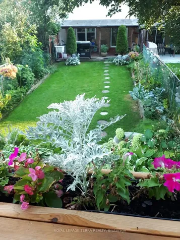 276 Royal Salisbury Way Brampton ON L6V 3H4