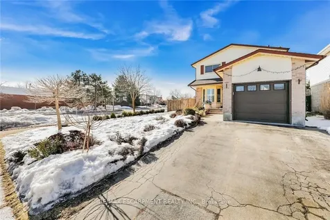 2430 Alder Drive Burlington ON L7P 4X2