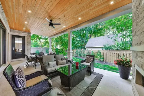 2409 Lakeshore Road Burlington ON L7R 1B8