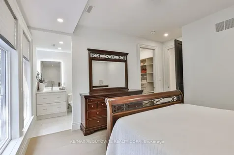 2409 Lakeshore Road Burlington ON L7R 1B8