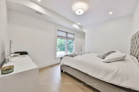 2409 Lakeshore Road Burlington ON L7R 1B8