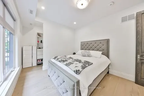 2409 Lakeshore Road Burlington ON L7R 1B8