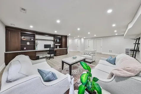 2409 Lakeshore Road Burlington ON L7R 1B8