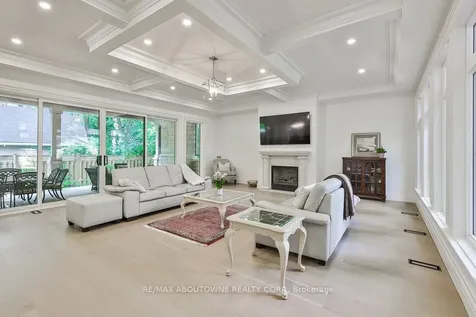 2409 Lakeshore Road Burlington ON L7R 1B8