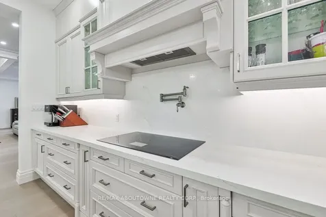 2409 Lakeshore Road Burlington ON L7R 1B8