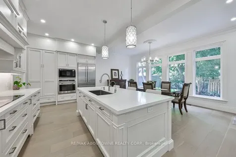 2409 Lakeshore Road Burlington ON L7R 1B8