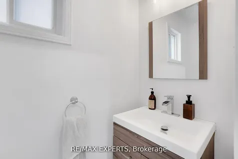 16 Vermont Road Brampton ON L7A 3G3