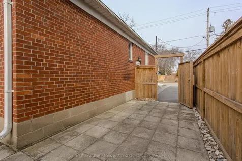 2290 Woodward Avenue Burlington ON L7R 1T6