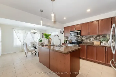 19 Snapdragon Square Brampton ON L6P 3K4