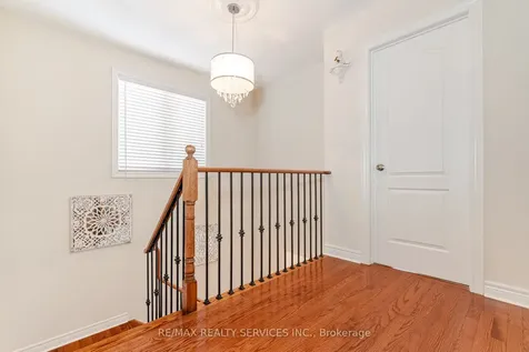 19 Snapdragon Square Brampton ON L6P 3K4