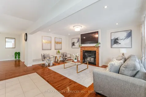 19 Snapdragon Square Brampton ON L6P 3K4