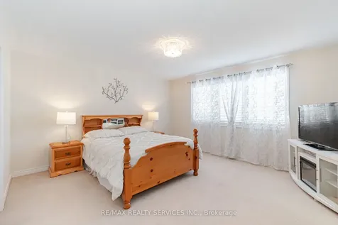 19 Snapdragon Square Brampton ON L6P 3K4