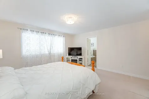 19 Snapdragon Square Brampton ON L6P 3K4