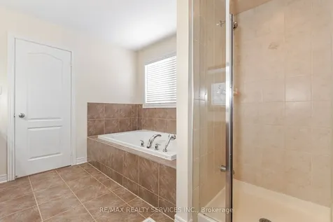 19 Snapdragon Square Brampton ON L6P 3K4