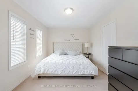 19 Snapdragon Square Brampton ON L6P 3K4