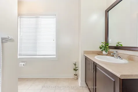 19 Snapdragon Square Brampton ON L6P 3K4