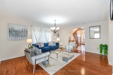 19 Snapdragon Square Brampton ON L6P 3K4