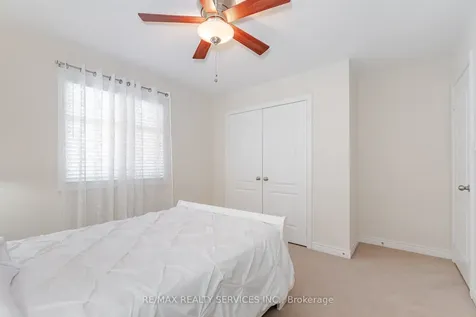 19 Snapdragon Square Brampton ON L6P 3K4