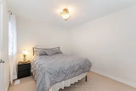 19 Snapdragon Square Brampton ON L6P 3K4