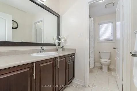 19 Snapdragon Square Brampton ON L6P 3K4