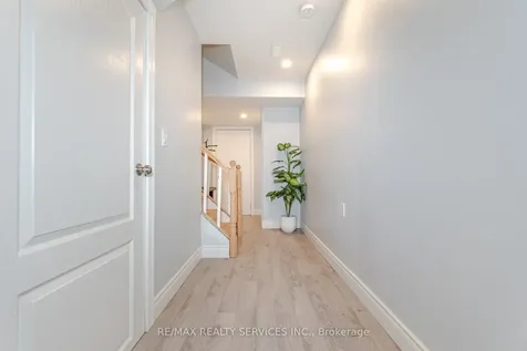 19 Snapdragon Square Brampton ON L6P 3K4