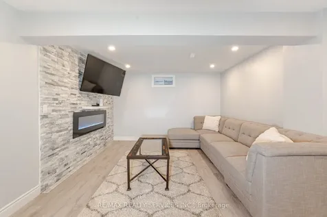 19 Snapdragon Square Brampton ON L6P 3K4