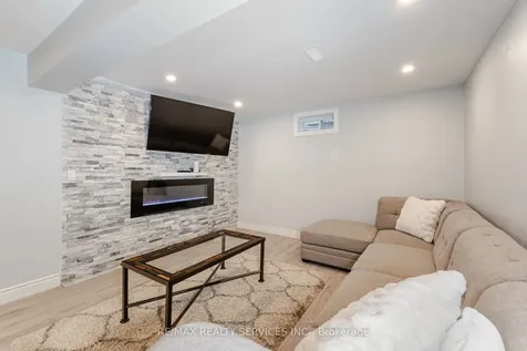 19 Snapdragon Square Brampton ON L6P 3K4