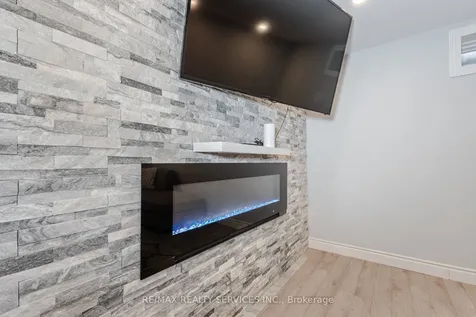 19 Snapdragon Square Brampton ON L6P 3K4