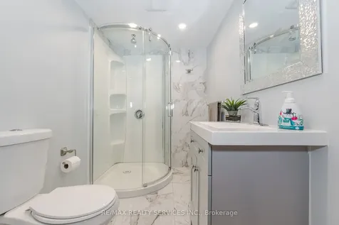 19 Snapdragon Square Brampton ON L6P 3K4