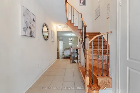 19 Snapdragon Square Brampton ON L6P 3K4